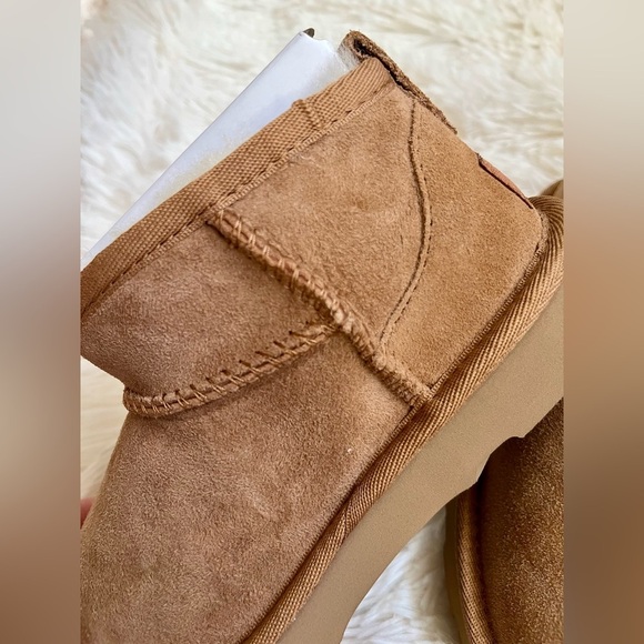 UGG Kids NWT Classic Ultra Mini Chestnut Boots Size 13 Suede Shearling - Picture 5 of 16